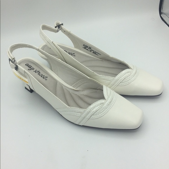 Easy Street Stunning Slingback Pumps - Picture 2 of 6